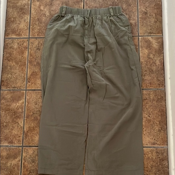 High Rise Wide Leg Crop Olive Green Pants Size M - Picture 4 of 4